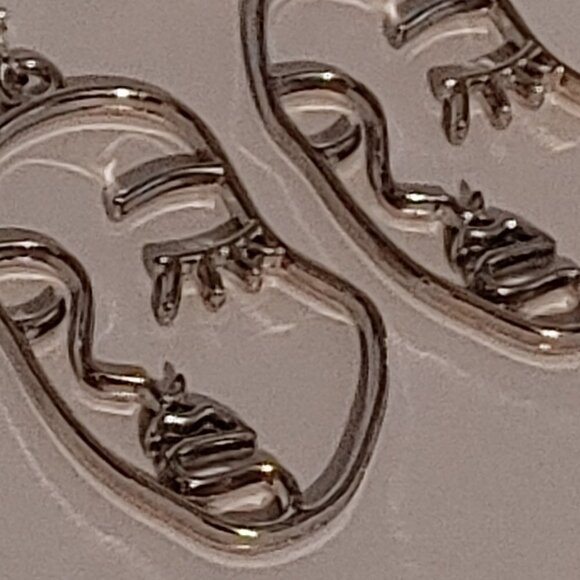 Abstract face dangle fashion earrings Picaso Esque Silver Tone BNIP - Picture 3 of 6